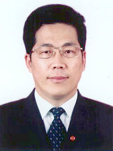 Yinglong Wang